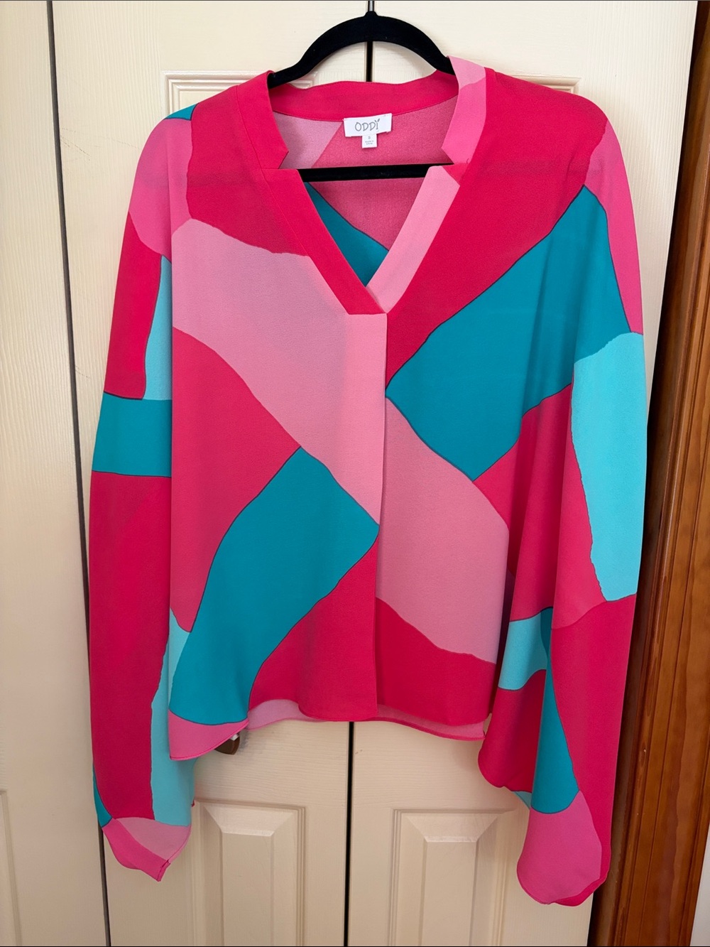 OPPI Colorblock V-Neck Blouse in Hot Pink & Teal